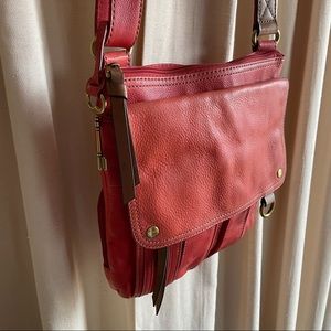🐙 Fossil Morgan Traveler Crossbody Bag in Coral Leather 🐙